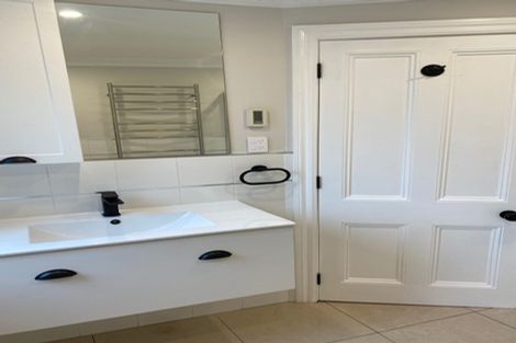 Photo of property in 29 Padnell Crescent, Paparangi, Wellington, 6037