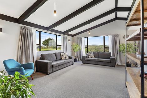 Photo of property in 4 Crown Hill, Titahi Bay, Porirua, 5022