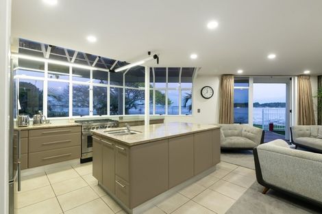 Photo of property in 18 Beach Grove, Omokoroa, 3114