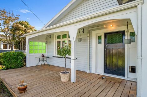 Photo of property in 11 Bear Street, Waverley, 4510