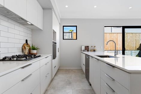 Photo of property in 35 Cambie Avenue, Red Beach, 0932