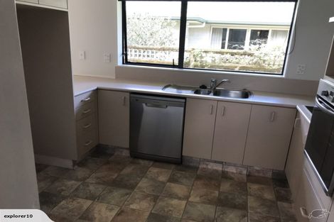 Photo of property in 12 Scandia Court, Hokowhitu, Palmerston North, 4410