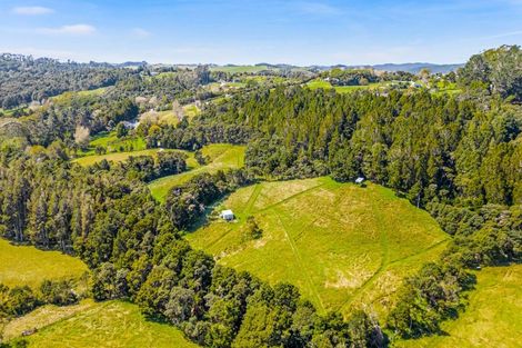 Photo of property in 225 Taylor Road, Waimauku, 0882