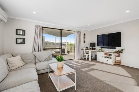 Photo of property in 3a Rishworth Avenue, Stanmore Bay, Whangaparaoa, 0932
