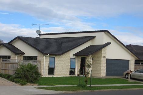 Photo of property in 11 Bronwylian Drive, Flat Bush, Auckland, 2016