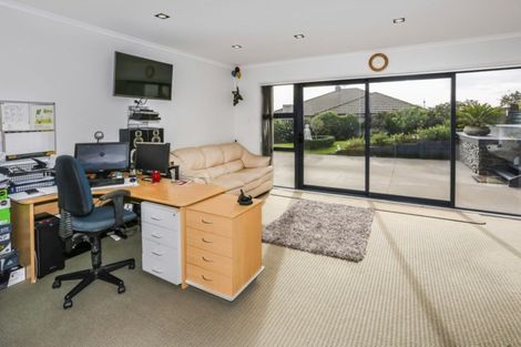 Photo of property in 19 Basin Place, Pukekohe, 2120