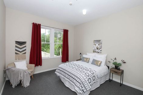 Photo of property in 70 Kelburn Parade, Kelburn, Wellington, 6012