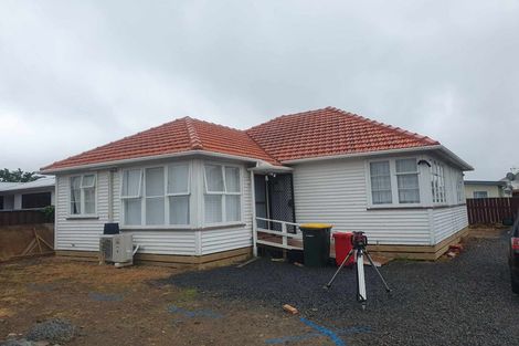 Photo of property in 17 Queenwood Road, Levin, 5510