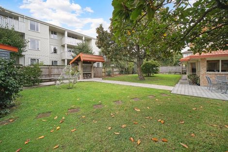 Photo of property in 27d Swanson Road, Henderson, Auckland, 0610