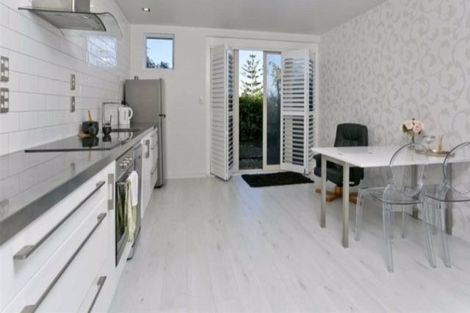 Photo of property in 33 Forrest Hill Road, Milford, Auckland, 0620