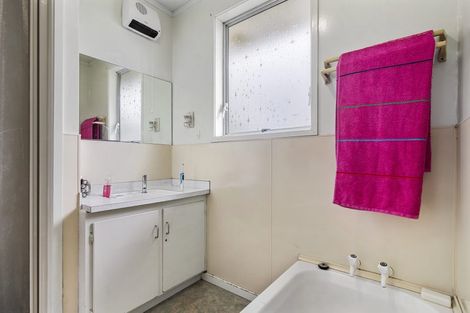 Photo of property in 17 Roick Parade, Glen Eden, Auckland, 0602