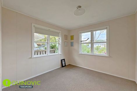 Photo of property in 1 La Trobe Street, Pakuranga Heights, Auckland, 2010