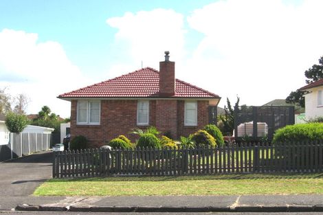 Photo of property in 21 Essex Street, Te Atatu South, Auckland, 0610