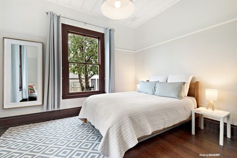 Photo of property in 102 Jellicoe Street, Martinborough, 5711