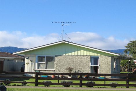 Photo of property in 38 Te Rauparaha Street, Otaki, 5512
