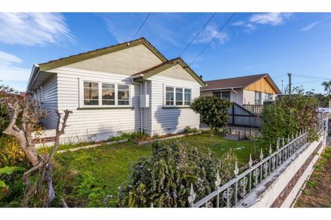 Photo of property in 13 Cradock Street, South New Brighton, Christchurch, 8062