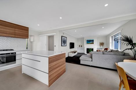 Photo of property in 27 Wairau Road, Oakura, 4314