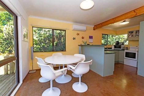 Photo of property in 789a Scenic Drive, Henderson Valley, Auckland, 0612