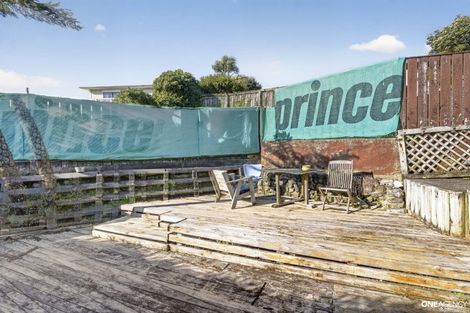 Photo of property in 129 Gloaming Hill, Titahi Bay, Porirua, 5022