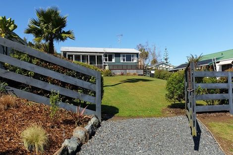 Photo of property in 9 Whaka Street, Maungaturoto, 0520