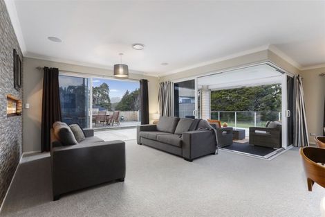 Photo of property in 21 Kahika Grove, Huapai, Kumeu, 0810