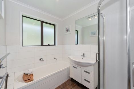 Photo of property in 8 Cleeve Close, Huntington, Hamilton, 3210