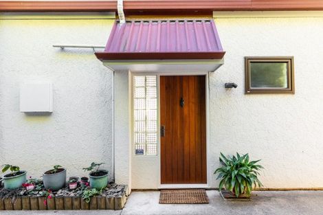 Photo of property in 21 Denholm Road, Hospital Hill, Napier, 4110