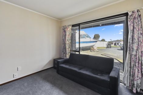 Photo of property in 18 Helms Place, Manurewa, Auckland, 2102