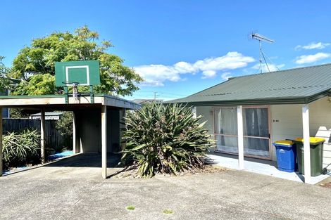Photo of property in 2/47 Greenslade Crescent, Northcote, Auckland, 0627
