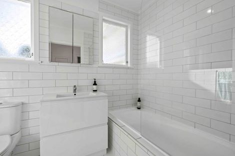 Photo of property in 24 Tramway Road, Beach Haven, Auckland, 0626