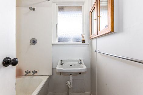 Photo of property in 28 Durham Street, Cannons Creek, Porirua, 5024