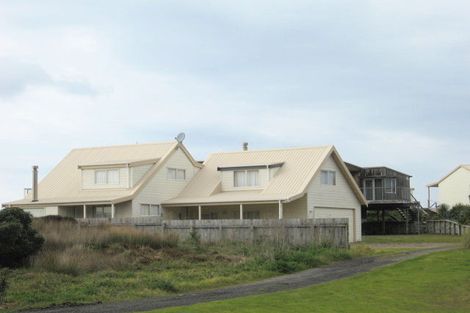 Photo of property in 92 Ocean Beach Road, Tairua, 3508