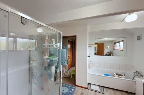 Photo of property in 2/16 Manutara Avenue, Forrest Hill, Auckland, 0620