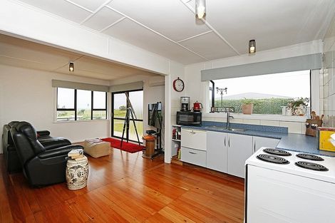 Photo of property in 19 Hector Place, Opunake, 4616