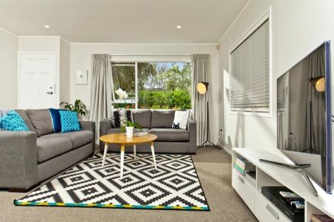 Photo of property in 19 Sunward Rise, Glenfield, Auckland, 0629