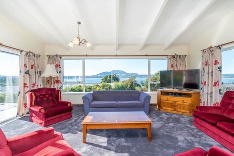 Photo of property in 22 Scenic Heights, Acacia Bay, Taupo, 3330