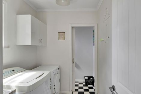 Photo of property in 9 Sackville Street, Fitzroy, New Plymouth, 4312