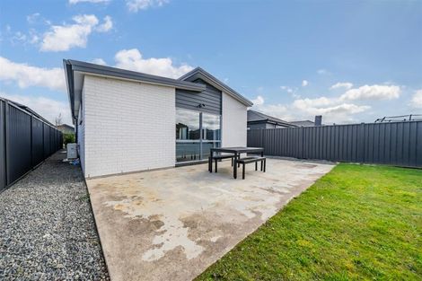 Photo of property in 4 Te Kaeaea Crescent, Wallaceville, Upper Hutt, 5018