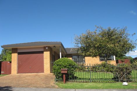 Photo of property in 1/8 Lochend Place, Highland Park, Auckland, 2010