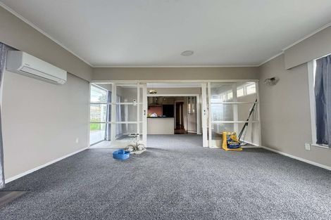 Photo of property in 25 Ellesmere Crescent, Pakuranga Heights, Auckland, 2010