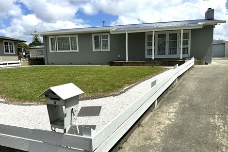 Photo of property in 4 Mokau Place, Terrace End, Palmerston North, 4410