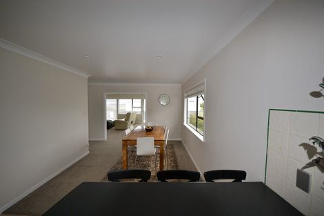 Photo of property in 2/42 Aberdeen Road, Campbells Bay, Auckland, 0620