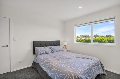 Photo of property in 33 Golf Vue Place, Castlecliff, Whanganui, 4501