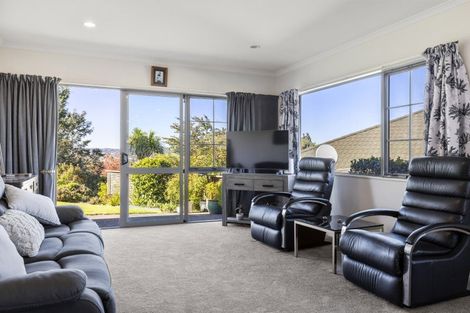 Photo of property in 44 Lakeridge Close, Rangatira Park, Taupo, 3330