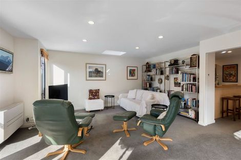 Photo of property in 77 Holly Road, St Albans, Christchurch, 8014