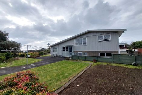 Photo of property in 2 Onslow Place, Merrilands, New Plymouth, 4312