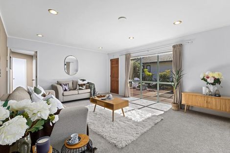 Photo of property in 2/18 Edgeworth Road, Glenfield, Auckland, 0629