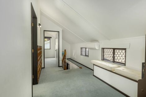 Photo of property in 10 Kakariki Grove, Waikanae, 5036