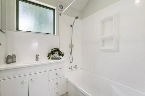 Photo of property in 2/21 Bonito Place, Bayview, Auckland, 0629