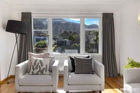 Photo of property in 9 Woodstock Terrace, Tawa, Wellington, 5028